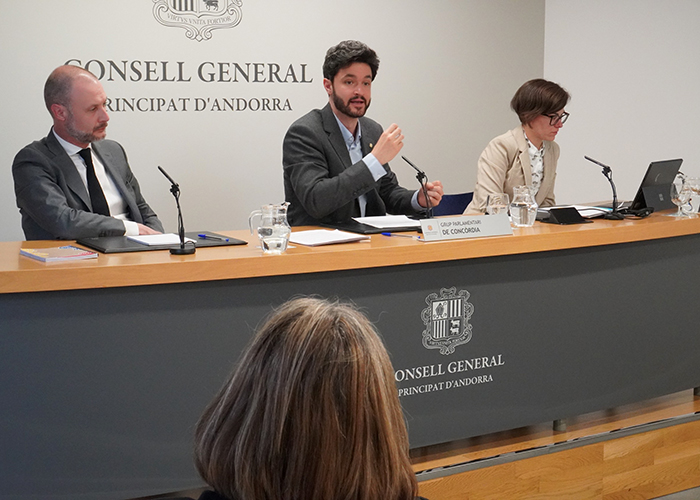 Escalé, Segués i Casadevall durant la roda de premsa de Concòrdia.